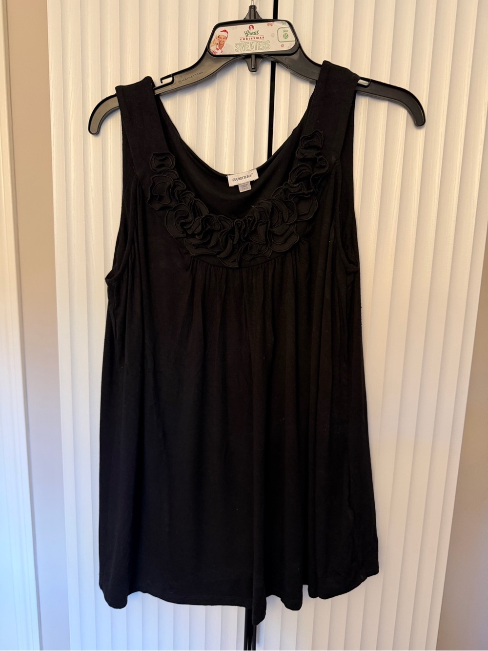 Avenue Black Sleeveless Ruffle Yoke Tank Size 14/16